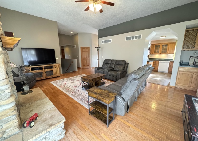 22782A Short, LANARK, Illinois 61046, 4 Bedrooms Bedrooms, ,4 BathroomsBathrooms,House,For Sale,Short,202506781