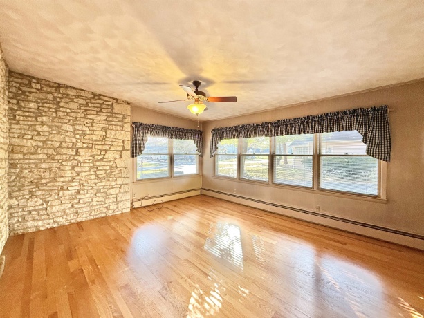 702 Washington, ROCKTON, Illinois 61072, 3 Bedrooms Bedrooms, ,1 BathroomBathrooms,House,For Sale,Washington,202506782