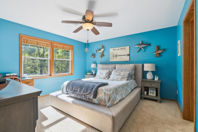 4641 Beach, DUBUQUE, Iowa 52003, 3 Bedrooms Bedrooms, ,3 BathroomsBathrooms,House,For Sale,Beach,202506785