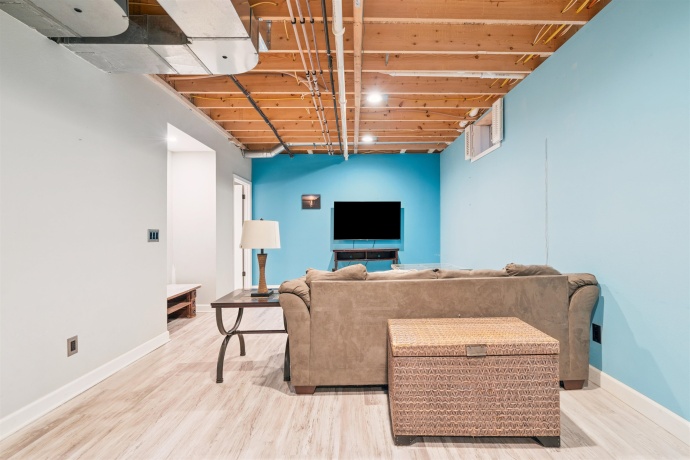 4641 Beach, DUBUQUE, Iowa 52003, 3 Bedrooms Bedrooms, ,3 BathroomsBathrooms,House,For Sale,Beach,202506785