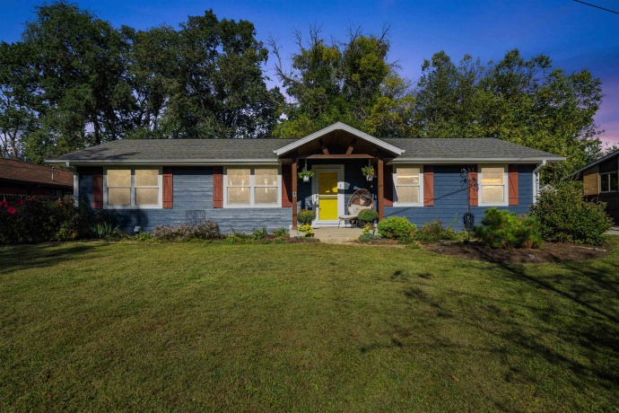 4641 Beach, DUBUQUE, Iowa 52003, 3 Bedrooms Bedrooms, ,3 BathroomsBathrooms,House,For Sale,Beach,202506785