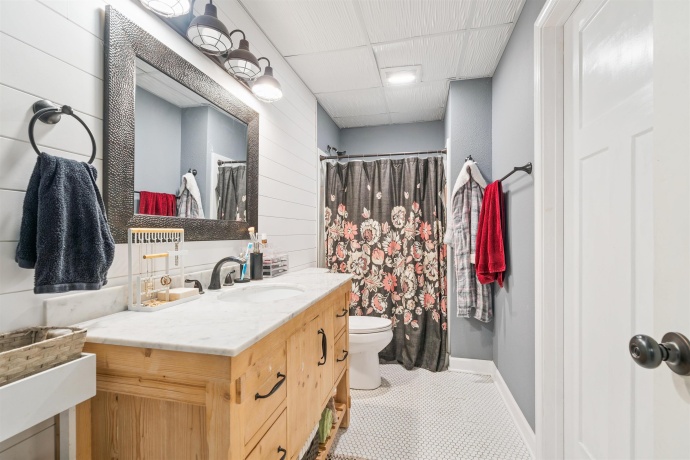 4641 Beach, DUBUQUE, Iowa 52003, 3 Bedrooms Bedrooms, ,3 BathroomsBathrooms,House,For Sale,Beach,202506785