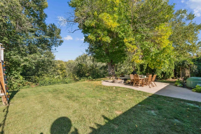 4641 Beach, DUBUQUE, Iowa 52003, 3 Bedrooms Bedrooms, ,3 BathroomsBathrooms,House,For Sale,Beach,202506785