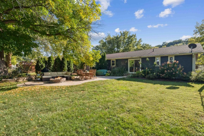 4641 Beach, DUBUQUE, Iowa 52003, 3 Bedrooms Bedrooms, ,3 BathroomsBathrooms,House,For Sale,Beach,202506785