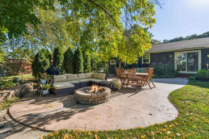 4641 Beach, DUBUQUE, Iowa 52003, 3 Bedrooms Bedrooms, ,3 BathroomsBathrooms,House,For Sale,Beach,202506785