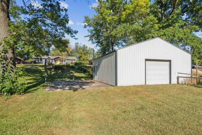 4641 Beach, DUBUQUE, Iowa 52003, 3 Bedrooms Bedrooms, ,3 BathroomsBathrooms,House,For Sale,Beach,202506785