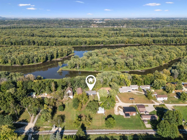 4641 Beach, DUBUQUE, Iowa 52003, 3 Bedrooms Bedrooms, ,3 BathroomsBathrooms,House,For Sale,Beach,202506785