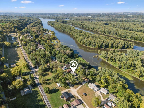 4641 Beach, DUBUQUE, Iowa 52003, 3 Bedrooms Bedrooms, ,3 BathroomsBathrooms,House,For Sale,Beach,202506785