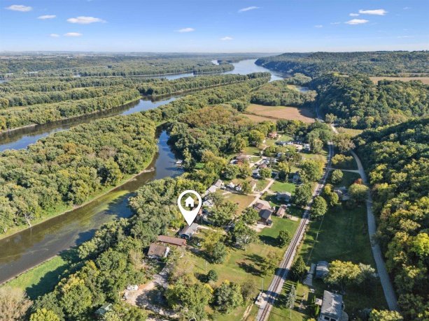 4641 Beach, DUBUQUE, Iowa 52003, 3 Bedrooms Bedrooms, ,3 BathroomsBathrooms,House,For Sale,Beach,202506785