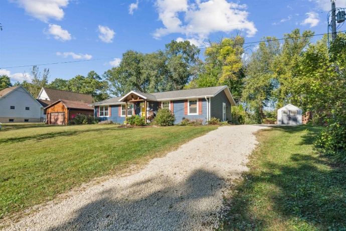 4641 Beach, DUBUQUE, Iowa 52003, 3 Bedrooms Bedrooms, ,3 BathroomsBathrooms,House,For Sale,Beach,202506785