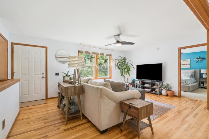 4641 Beach, DUBUQUE, Iowa 52003, 3 Bedrooms Bedrooms, ,3 BathroomsBathrooms,House,For Sale,Beach,202506785