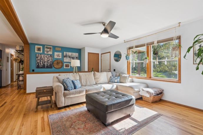 4641 Beach, DUBUQUE, Iowa 52003, 3 Bedrooms Bedrooms, ,3 BathroomsBathrooms,House,For Sale,Beach,202506785