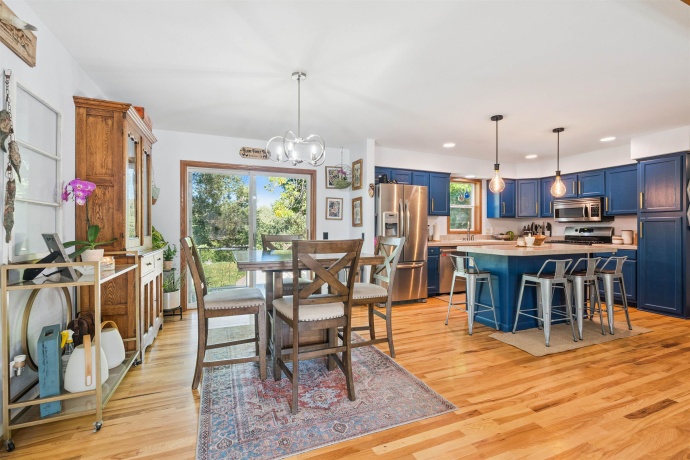 4641 Beach, DUBUQUE, Iowa 52003, 3 Bedrooms Bedrooms, ,3 BathroomsBathrooms,House,For Sale,Beach,202506785