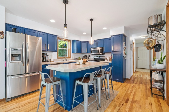 4641 Beach, DUBUQUE, Iowa 52003, 3 Bedrooms Bedrooms, ,3 BathroomsBathrooms,House,For Sale,Beach,202506785