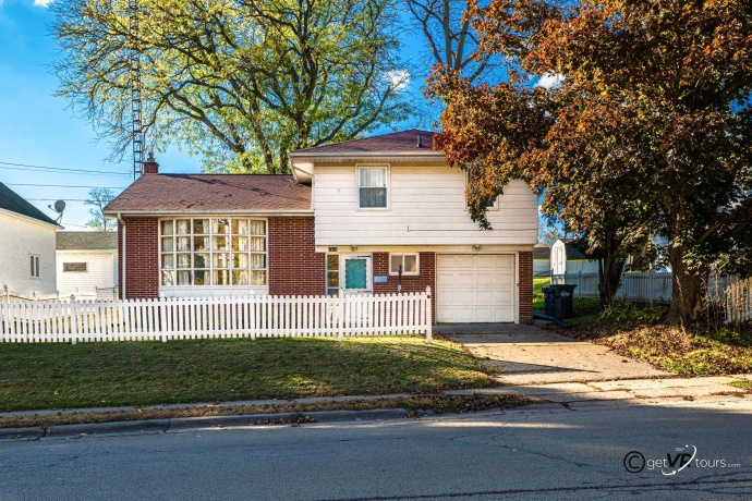 1010 Ridge, GALENA, Illinois 61036, 3 Bedrooms Bedrooms, ,1 BathroomBathrooms,House,For Sale,Ridge,202506792