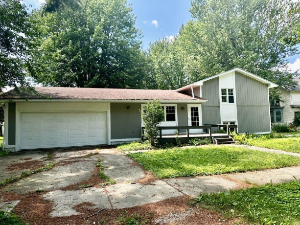 412 Main, Chadwick, Illinois 61014, 3 Bedrooms Bedrooms, ,2 BathroomsBathrooms,House,For Sale,Main,202504768