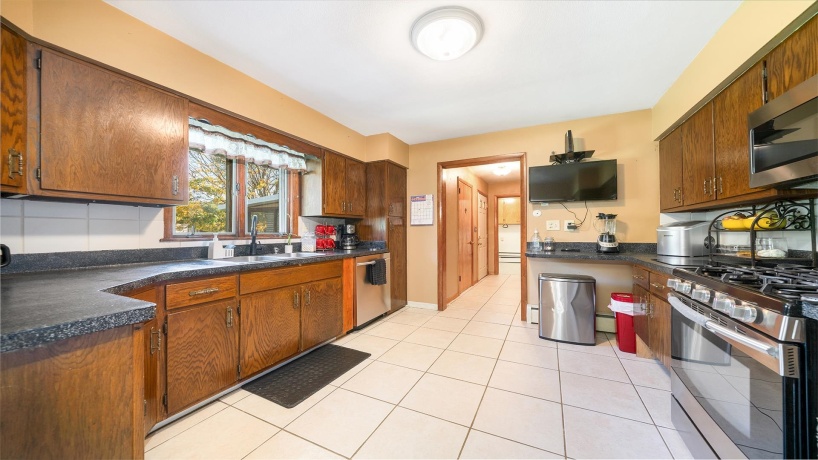 5588 35th, ROCKFORD, Illinois 61109, 3 Bedrooms Bedrooms, ,2 BathroomsBathrooms,House,For Sale,35th,202506809