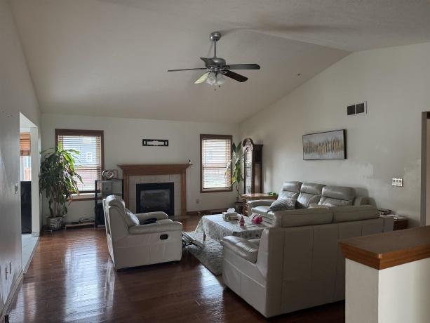 1916 Prestwold, MACHESNEY PARK, Illinois 61115, 3 Bedrooms Bedrooms, ,3 BathroomsBathrooms,House,For Sale,Prestwold,202506816