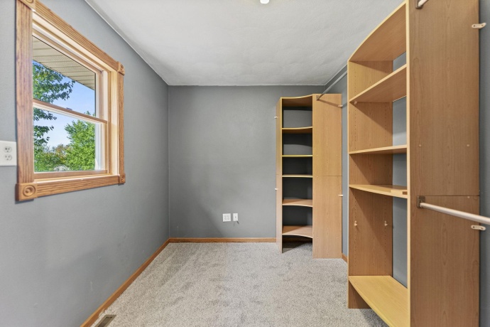 8099 Clearview Dr, ROCKFORD, Illinois 61102, 3 Bedrooms Bedrooms, ,2 BathroomsBathrooms,House,For Sale,Clearview Dr,202506818