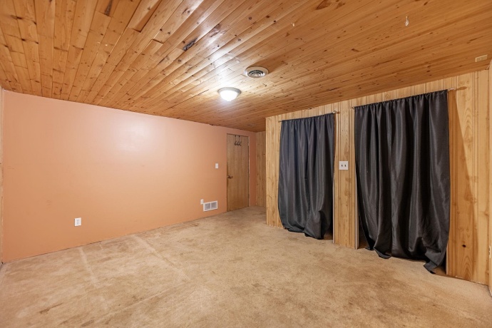 8099 Clearview Dr, ROCKFORD, Illinois 61102, 3 Bedrooms Bedrooms, ,2 BathroomsBathrooms,House,For Sale,Clearview Dr,202506818