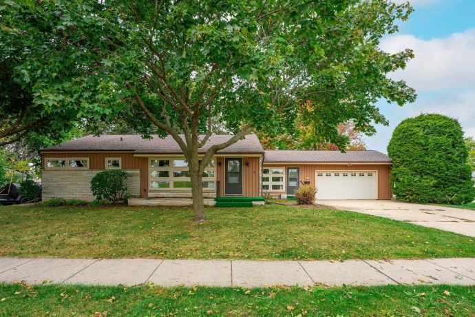 1205 7th, BELVIDERE, Illinois 61008, 3 Bedrooms Bedrooms, ,2 BathroomsBathrooms,House,For Sale,7th,202506496