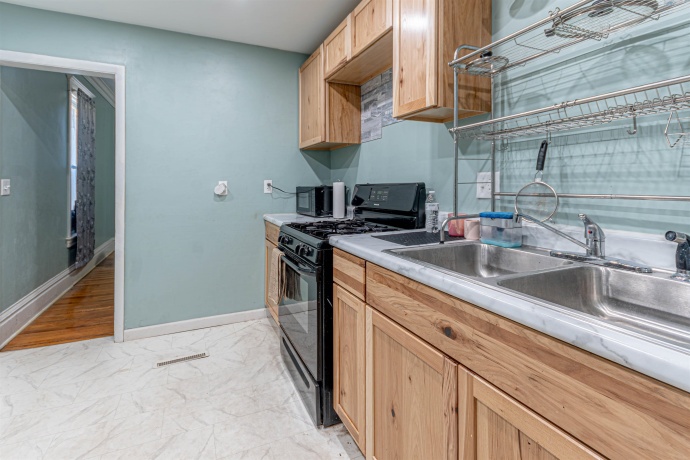 509 6th, ROCKFORD, Illinois 61107, 4 Bedrooms Bedrooms, ,1 BathroomBathrooms,House,For Sale,6th,202506820