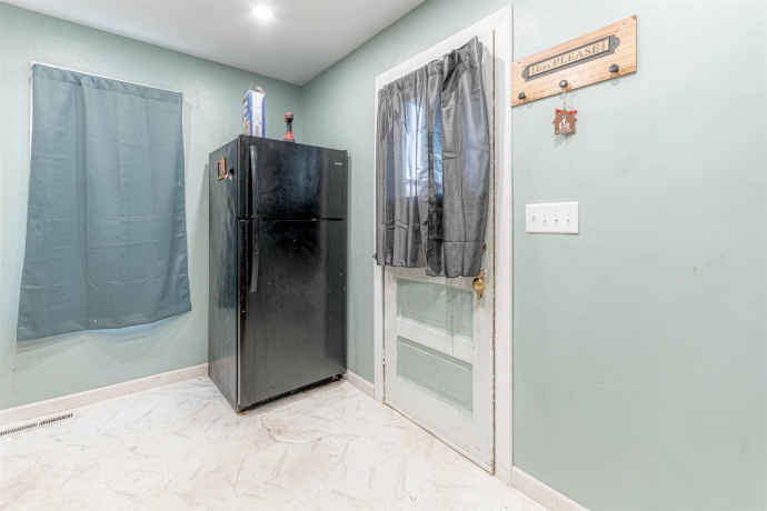 509 6th, ROCKFORD, Illinois 61107, 4 Bedrooms Bedrooms, ,1 BathroomBathrooms,House,For Sale,6th,202506820