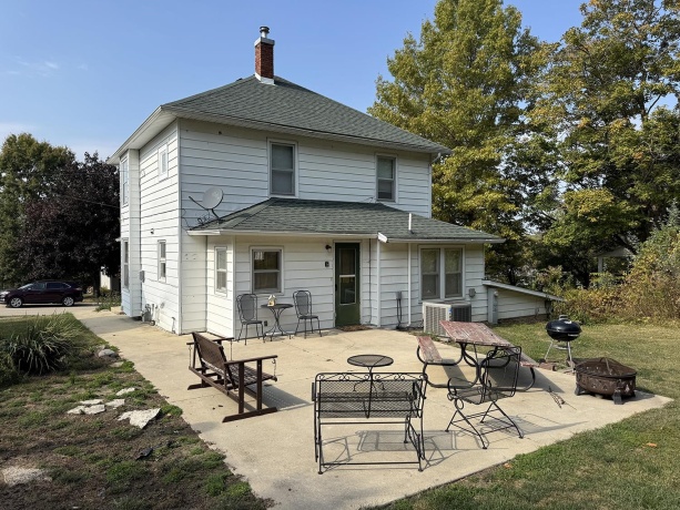 410 Carroll, MOUNT CARROLL, Illinois 61053, 3 Bedrooms Bedrooms, ,1 BathroomBathrooms,House,For Sale,Carroll,202506821