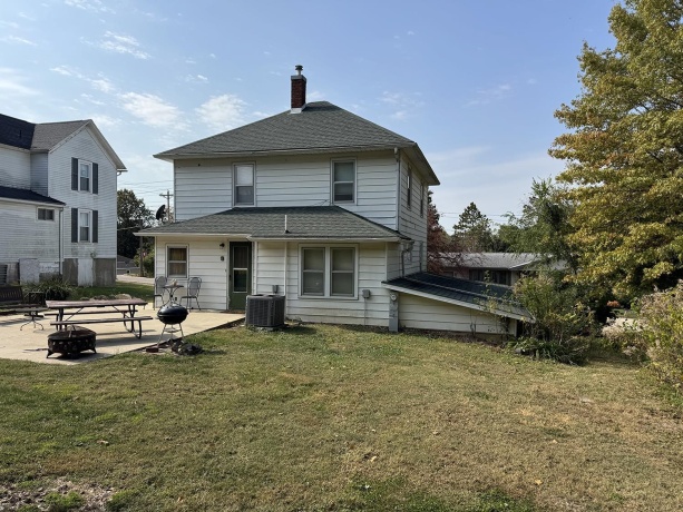 410 Carroll, MOUNT CARROLL, Illinois 61053, 3 Bedrooms Bedrooms, ,1 BathroomBathrooms,House,For Sale,Carroll,202506821