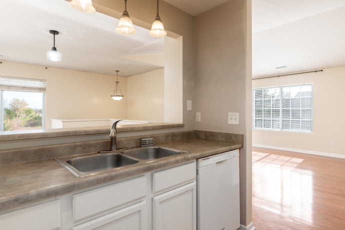 6538 COMMONWEALTH, LOVES PARK, Illinois 61111, 2 Bedrooms Bedrooms, ,1 BathroomBathrooms,Condominium,For Sale,COMMONWEALTH,202506822