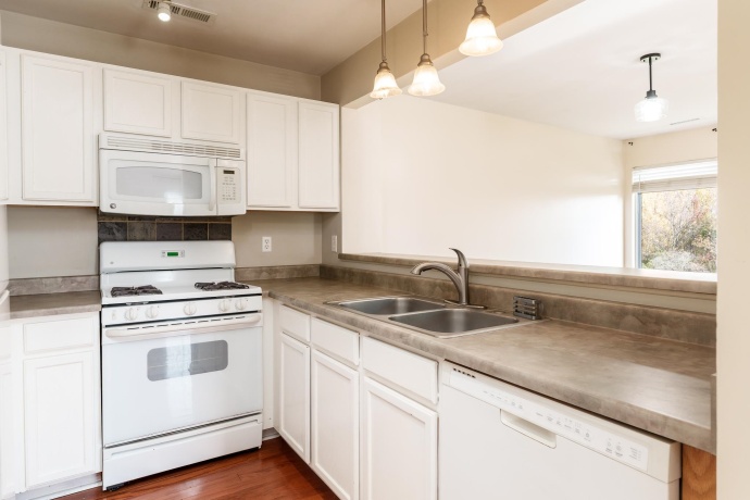 6538 COMMONWEALTH, LOVES PARK, Illinois 61111, 2 Bedrooms Bedrooms, ,1 BathroomBathrooms,Condominium,For Sale,COMMONWEALTH,202506822