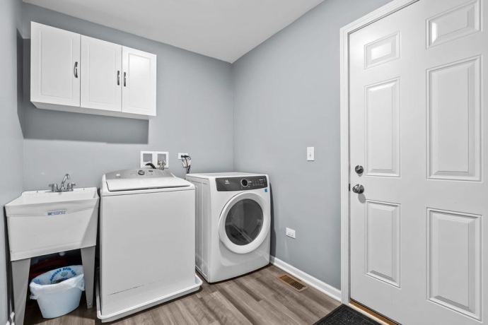 725 CLOVERLEAF, MARENGO, Illinois 60152, 3 Bedrooms Bedrooms, ,2 BathroomsBathrooms,House,For Sale,CLOVERLEAF,202506828