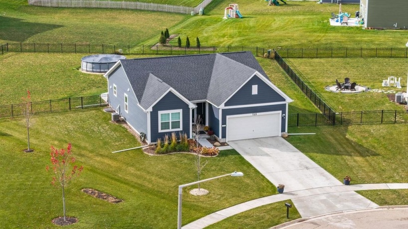 725 CLOVERLEAF, MARENGO, Illinois 60152, 3 Bedrooms Bedrooms, ,2 BathroomsBathrooms,House,For Sale,CLOVERLEAF,202506828