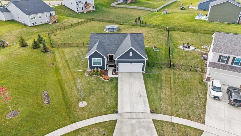 725 CLOVERLEAF, MARENGO, Illinois 60152, 3 Bedrooms Bedrooms, ,2 BathroomsBathrooms,House,For Sale,CLOVERLEAF,202506828