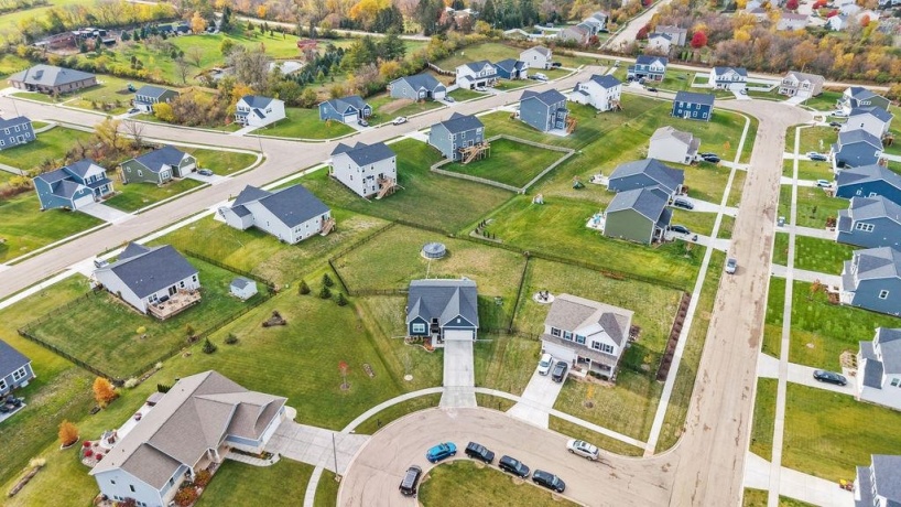 725 CLOVERLEAF, MARENGO, Illinois 60152, 3 Bedrooms Bedrooms, ,2 BathroomsBathrooms,House,For Sale,CLOVERLEAF,202506828