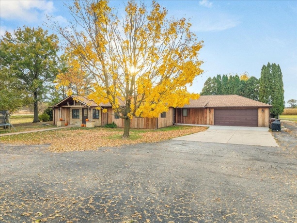 5070 Pecatonica, PECATONICA, Illinois 61063, 4 Bedrooms Bedrooms, ,3 BathroomsBathrooms,House,For Sale,Pecatonica,202506831