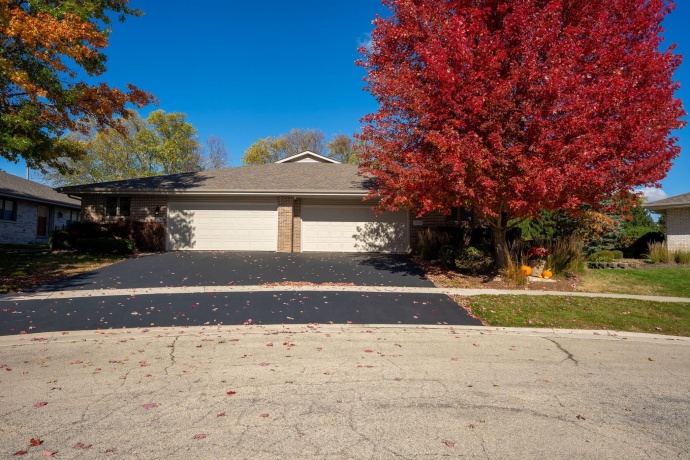 7220 WEATHERED OAK, ROCKFORD, Illinois 61107, 2 Bedrooms Bedrooms, ,2 BathroomsBathrooms,Condominium,For Sale,WEATHERED OAK,202506833