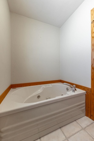 7220 WEATHERED OAK, ROCKFORD, Illinois 61107, 2 Bedrooms Bedrooms, ,2 BathroomsBathrooms,Condominium,For Sale,WEATHERED OAK,202506833