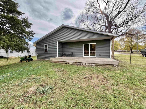 423 4th, BYRON, Illinois 61010, 3 Bedrooms Bedrooms, ,2 BathroomsBathrooms,House,For Sale,4th,202506842