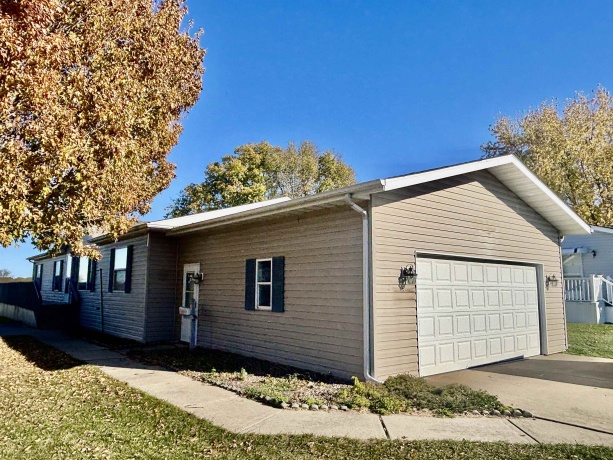 214 Wood, BELVIDERE, Illinois 61008, 3 Bedrooms Bedrooms, ,2 BathroomsBathrooms,House,For Sale,Wood,202506845