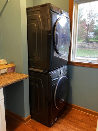 Stacking washer/dryer sta
