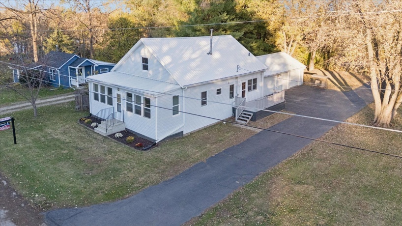 303 Ferry, ROCKTON, Illinois 61072, 3 Bedrooms Bedrooms, ,2 BathroomsBathrooms,House,For Sale,Ferry,202506847