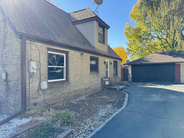 815 Brinton, DIXON, Illinois 61021, 4 Bedrooms Bedrooms, ,3 BathroomsBathrooms,House,For Sale,Brinton,202506857