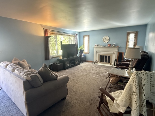 815 Brinton, DIXON, Illinois 61021, 4 Bedrooms Bedrooms, ,3 BathroomsBathrooms,House,For Sale,Brinton,202506857