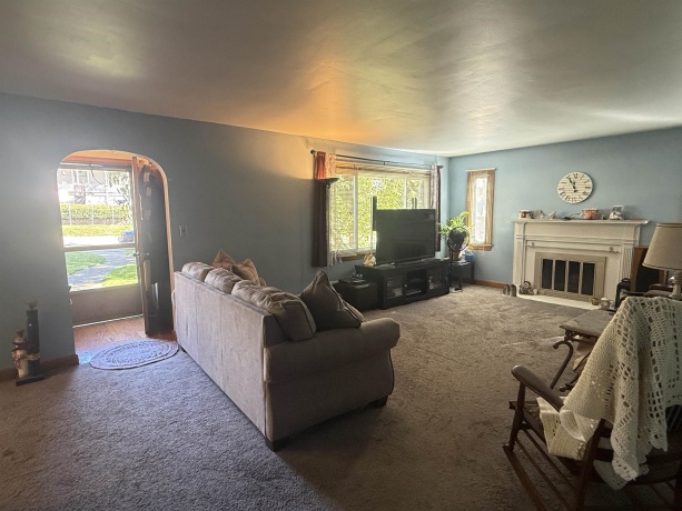 815 Brinton, DIXON, Illinois 61021, 4 Bedrooms Bedrooms, ,3 BathroomsBathrooms,House,For Sale,Brinton,202506857