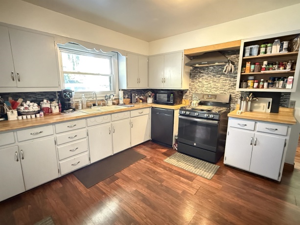 815 Brinton, DIXON, Illinois 61021, 4 Bedrooms Bedrooms, ,3 BathroomsBathrooms,House,For Sale,Brinton,202506857