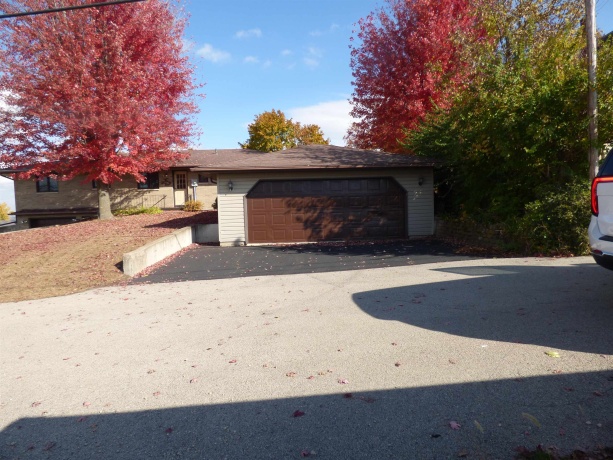 314 Main, ELIZABETH, Illinois 61028, 3 Bedrooms Bedrooms, ,3 BathroomsBathrooms,House,For Sale,Main,202506862