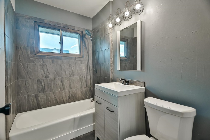 321 Van Buren, BELVIDERE, Illinois 61008, 4 Bedrooms Bedrooms, ,1 BathroomBathrooms,House,For Sale,Van Buren,202506871