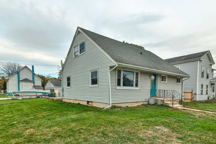 321 Van Buren, BELVIDERE, Illinois 61008, 4 Bedrooms Bedrooms, ,1 BathroomBathrooms,House,For Sale,Van Buren,202506871