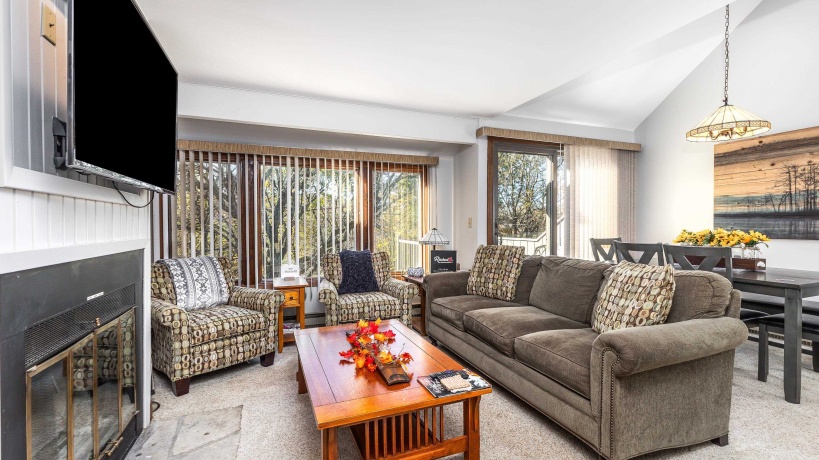 111 Plum Cove, GALENA, Illinois 61036, 2 Bedrooms Bedrooms, ,3 BathroomsBathrooms,Condominium,For Sale,Plum Cove,202506878